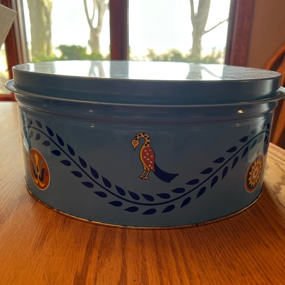 Vintage Pennsylvania Dutch Storage Tin with Serving Tray/Lid